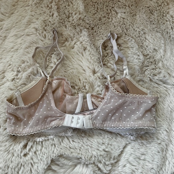 Mesh and White Detailed Victoria Secret Lace Bra - Picture 2 of 5